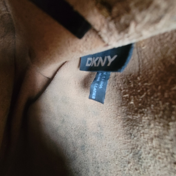 DKNY Vintage Leather Messenger bag - Picture 13 of 14